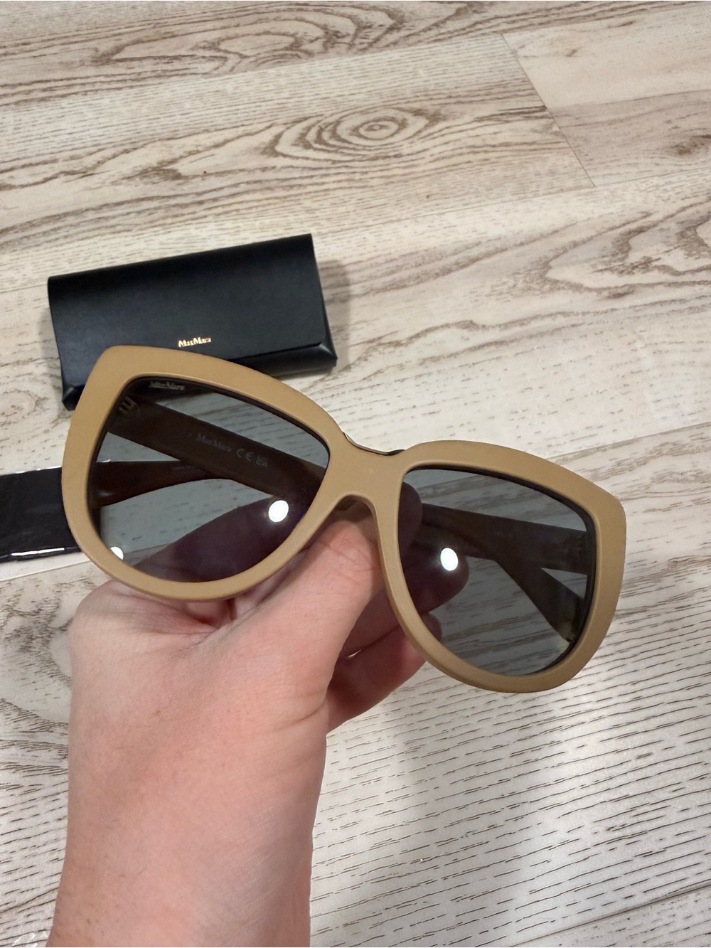 MaxMara Beige Cat-Eye Sunglasses with Dark Lenses - Picture 2 of 7